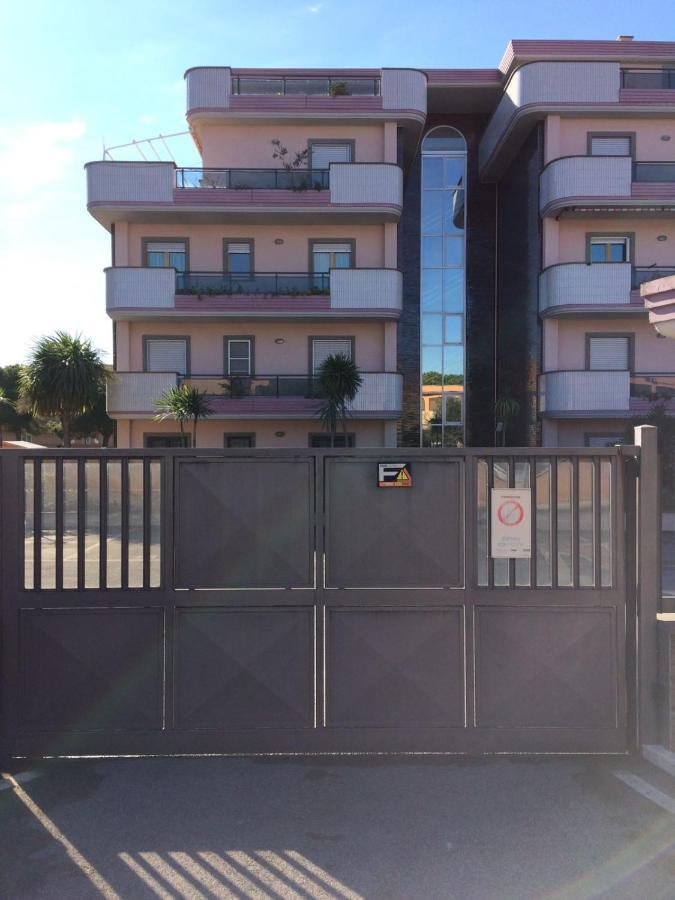 Appartamento Victoria Con Parcheggio Privato Civitavecchia Exterior photo